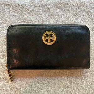 Tory Burch Long Zippered Wallet
